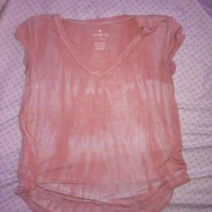 AE pink v-neck t-shirt